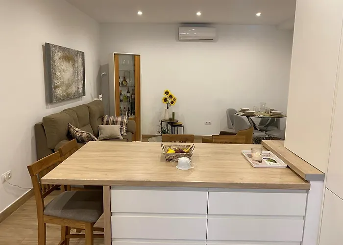 Centrico Y Practico Piso Con Entrada Independiente *